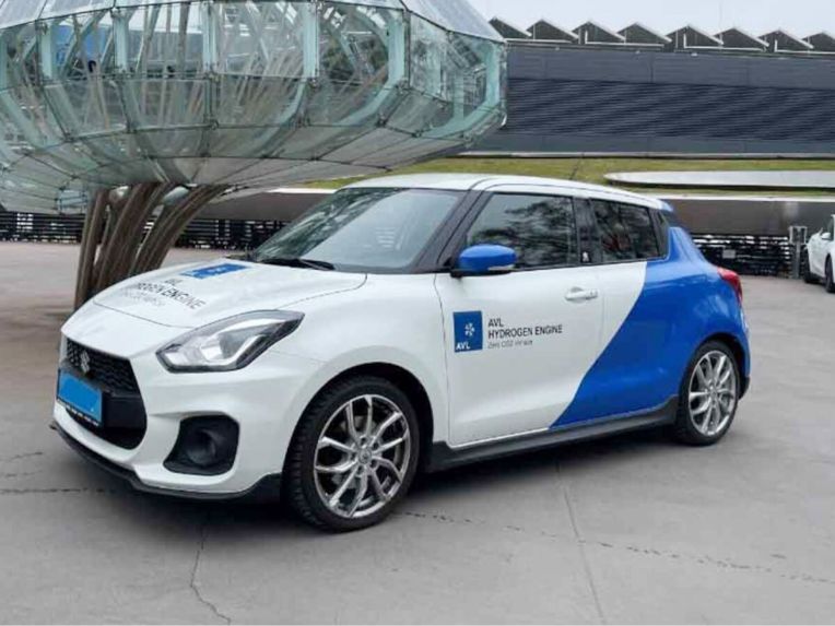 Xehay suzuki hydro 080526 2 Suzuki Swift trình làng bản động cơ hydro: Hiệu suất mạnh như máy xăng và cực kỳ dễ bảo trì
